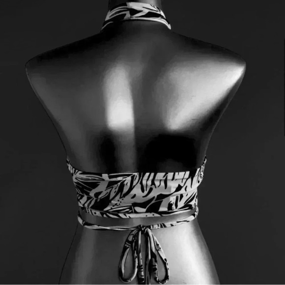 🆕Printed  Halter Top - Picture 3 of 12